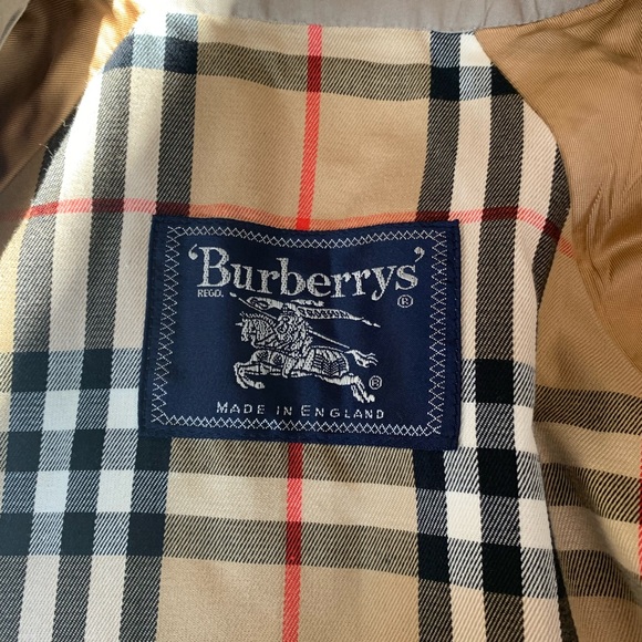 Burberry Beige Coat with Iconic Check Pattern - Picture 5 of 6